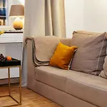 Charming Next To The Old Town! شقة