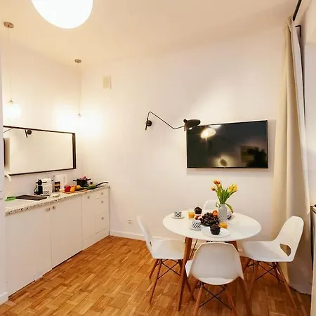 Apartman Charming Next To The Old Town!